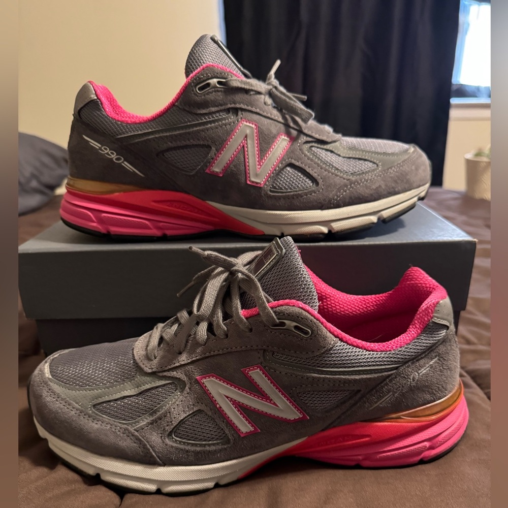 New Balance 990v4 Grey/Pink
